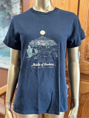 Middle of Nowhere Graphic Short Sleeve Tee - Black